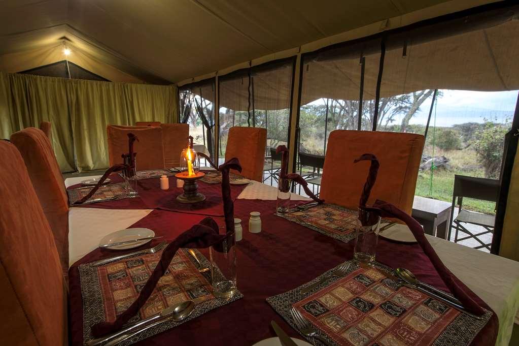קראטו Karibu Camps And Lodges Lions Paw Ngorongoro מסעדה תמונה